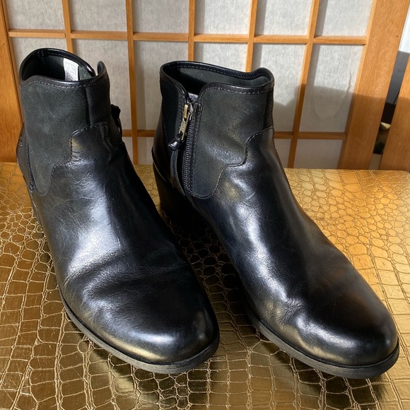 UGG Penelope Black Leather Sherpa Insole Ankle Boot SZ 10 - Picture 2 of 15